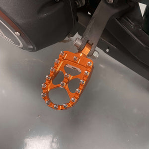 PE010608 HCmotorku Foot Pegs Floorboards MX Pedals Fit Harley Softail Road King