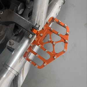 PE011806 HCmotorku Foot Pegs Orange For Harley Touring Dyna Softail Sportster